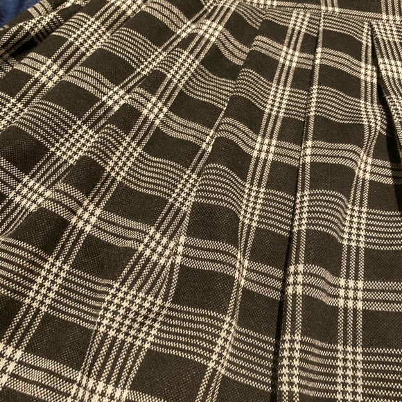 Skirt / Short - Picture 2 of 5